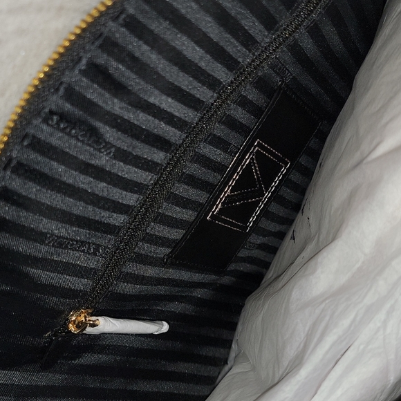 NWT Victoria's Secret Hand Bag 👜  Snake 🐍 pattern! Gold details! - Picture 12 of 15